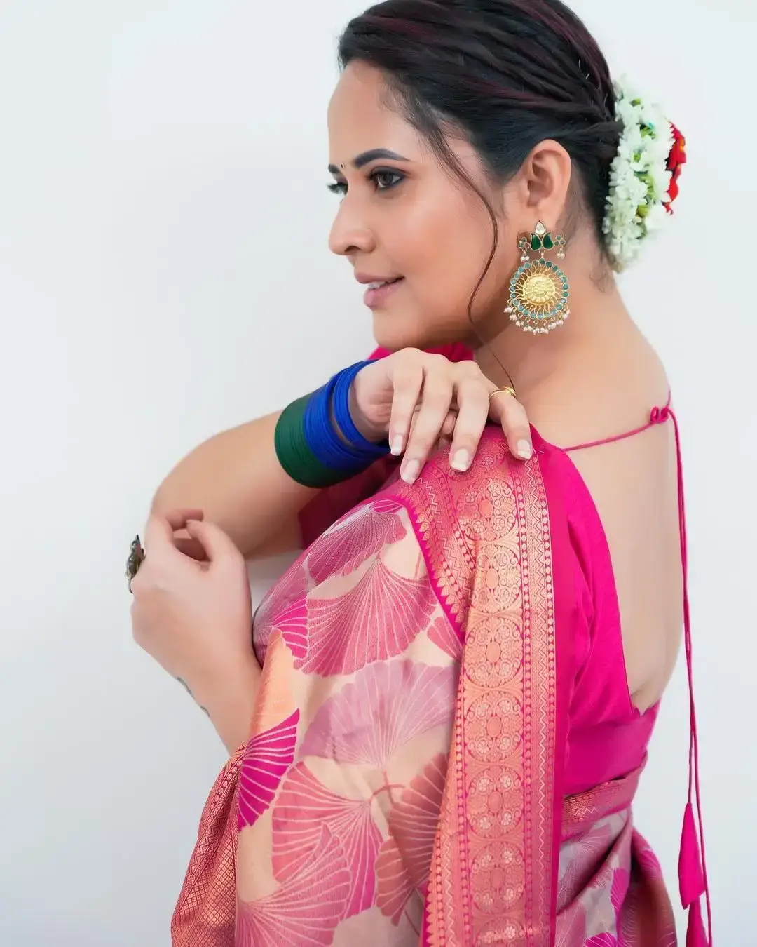 HYDERABAD ACTRESS ANASUYA BHARADWAJ IN RED PATTU SAREE 9